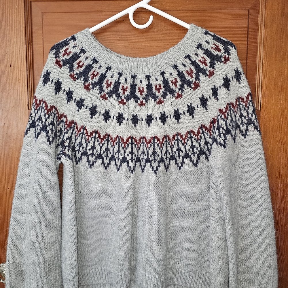 Old Navy Gray Patterned Crew Neck Sweater